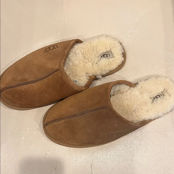 UGG Sheepskin Scuff Slipper - Picture 2 of 10
